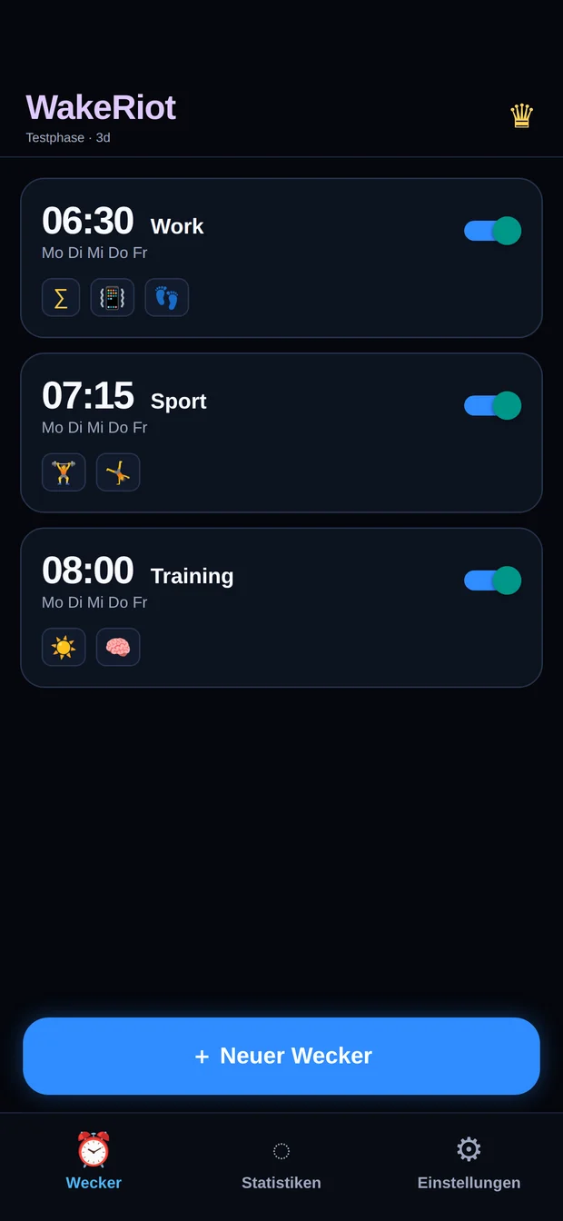 WakeRiot auf dem iPhone: zwei Wecker mit Uhrzeit, Wochentagen und ihren Missionen